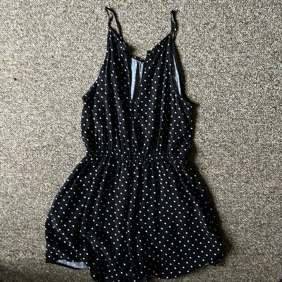 Old Navy Size Small Black Polka Dot Romper Spring Summer Pockets - Picture 4 of 5
